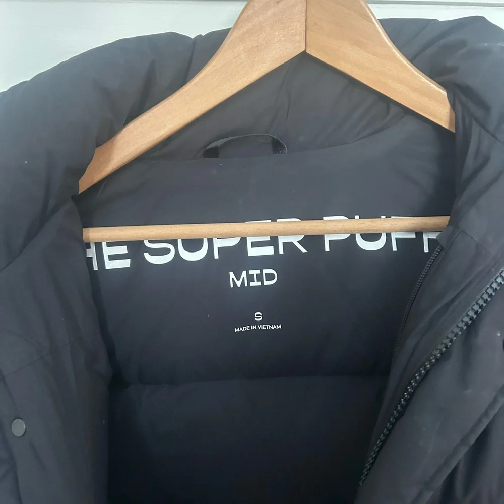 Aritzia Black Super Puff Mid Jacket - Picture 2 of 3